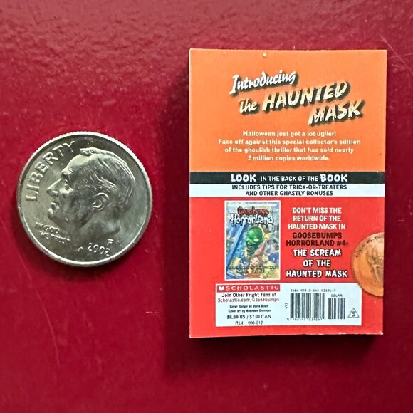 Mini Brands Books: Goosebumps The Haunted Mask - Picture 2 of 3